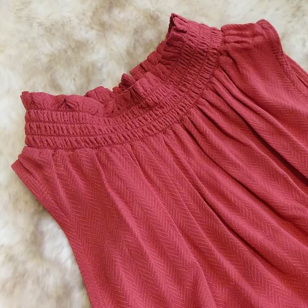 NWT Ruffle/Button Detail Sleeveless Top - Picture 4 of 7